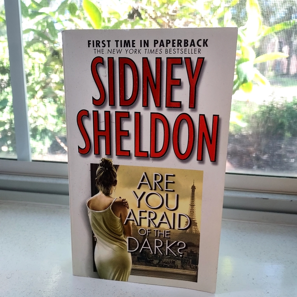 SIDNEY SHELDON #1 NEW YORK TIMES BEST SELLER "ARE YOU AFRAID OF THE DARK"